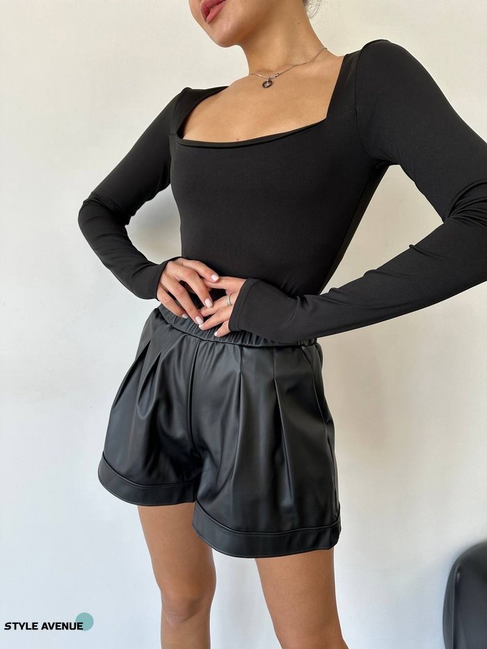 Женские шорты из матовой эко-кожи цвет черный р.42/44 448920 448920 фото