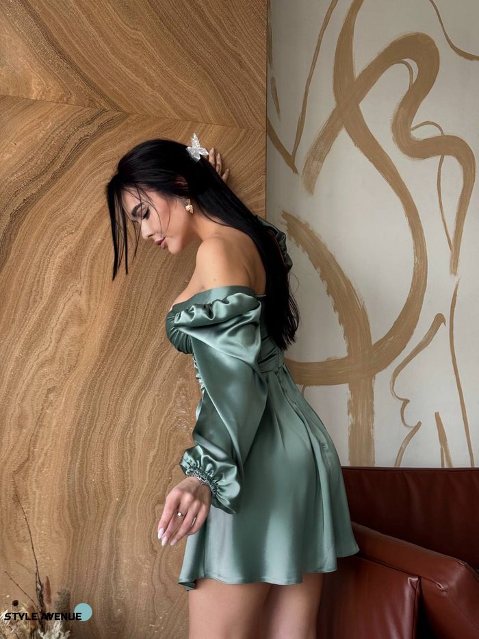 Женское платье мини из сатина цвет оливковый р.42 459580 459580 фото