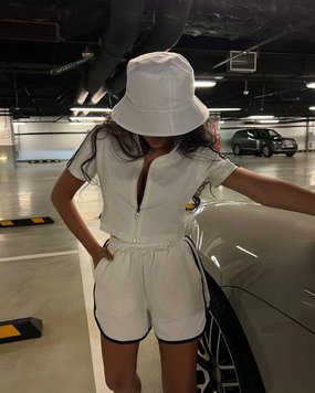 Жіночий костюм двійка з шортами колір білий 459387 459387 фото