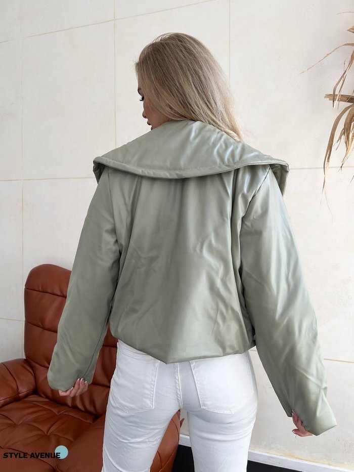 Женская укороченная куртка оливкового цвета р.42/44 396831 396831 фото