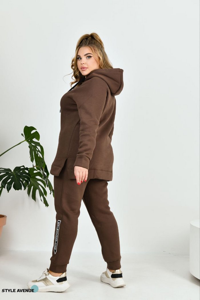 Женский теплый прогулочный костюм коричневого цвета р.52 383684 383690 фото