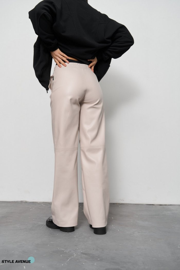 Женские брюки палаццо из эко кожи цвет бежевый р.L 450868 450868 фото